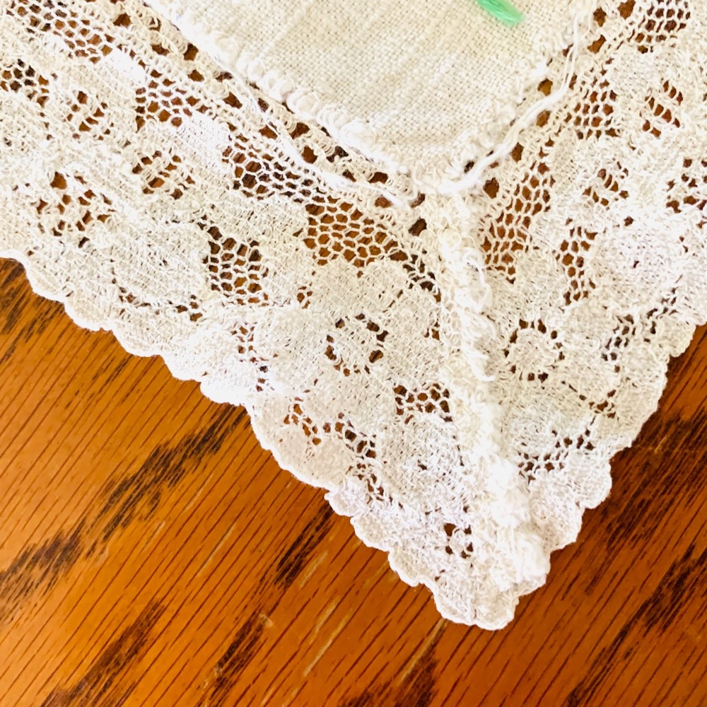 Vintage Hand Embroidered Linen Lace Dresser Scarf - Picture 11 of 11